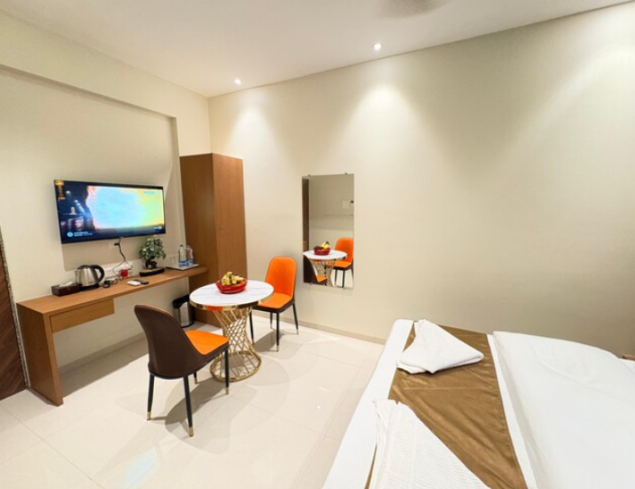 Hotel Safe House Deluxe Queen Bed Room 4