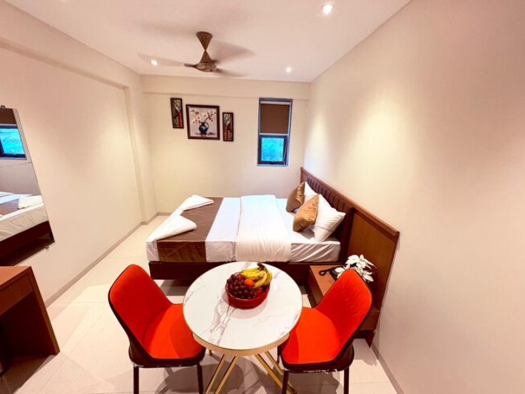 Hotel Safe House Deluxe Queen Bed Room 3