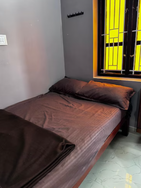 HOTEL SABAREESH Single Room