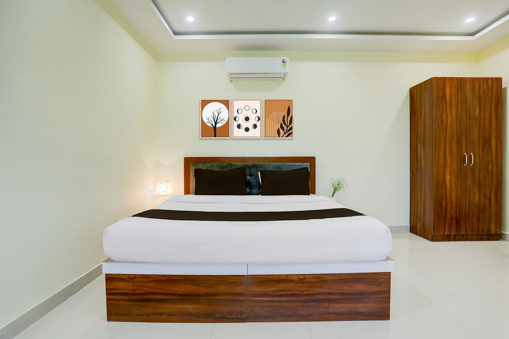 Hotel O by OYO Own Roof CLASSIC 11