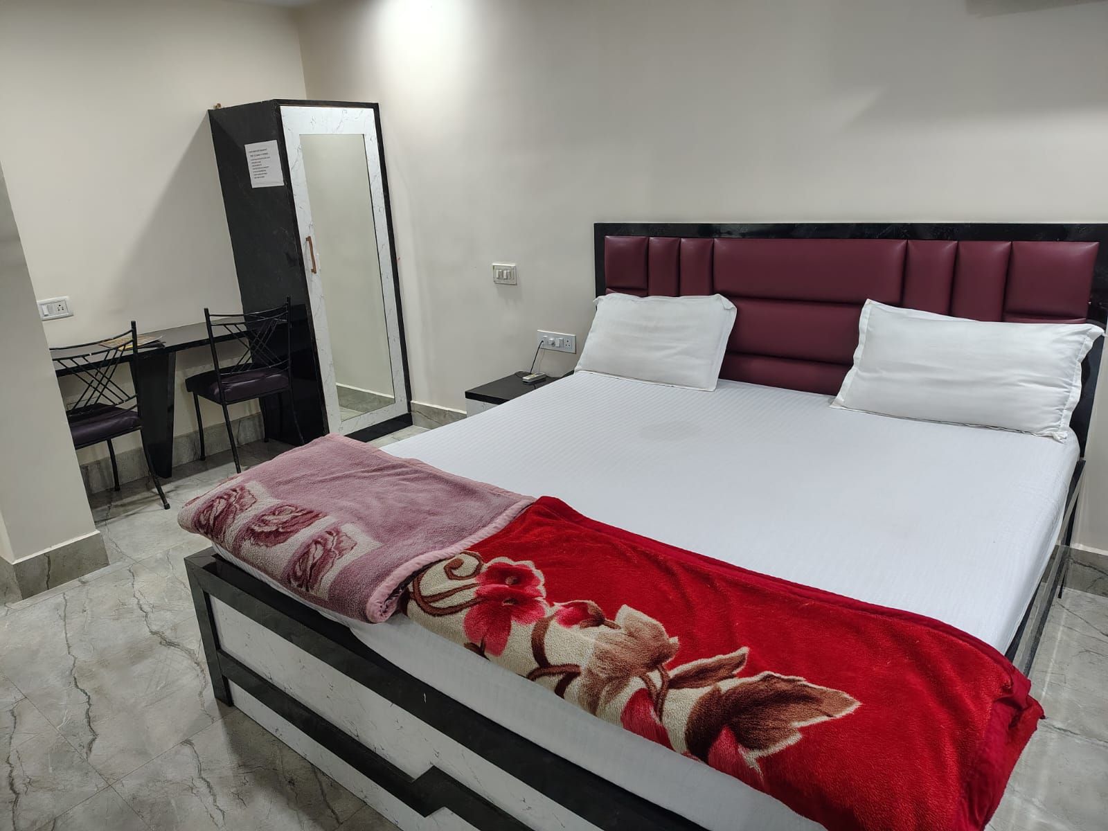 Hotel Bhawna International Deluxe 3