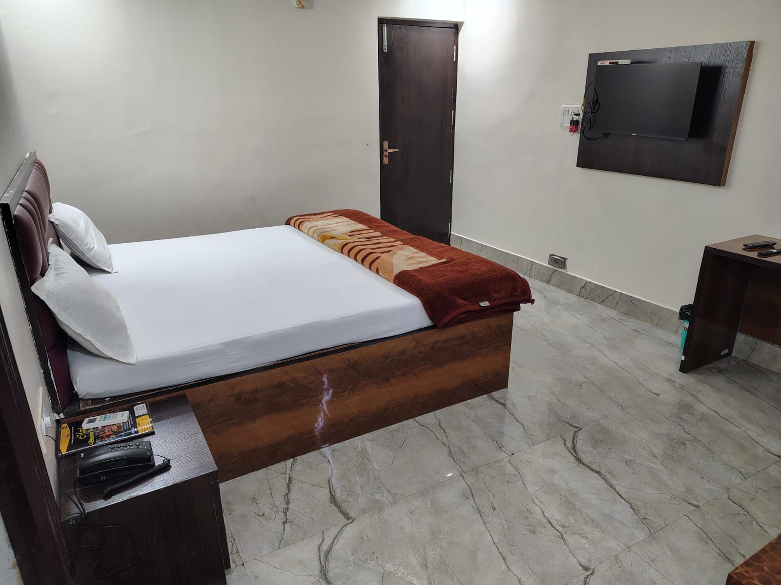 Hotel Bhawna International Deluxe 5