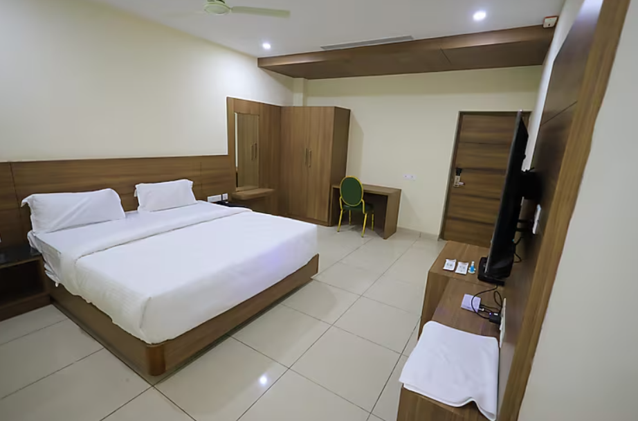 J S Grand Standard Room AC