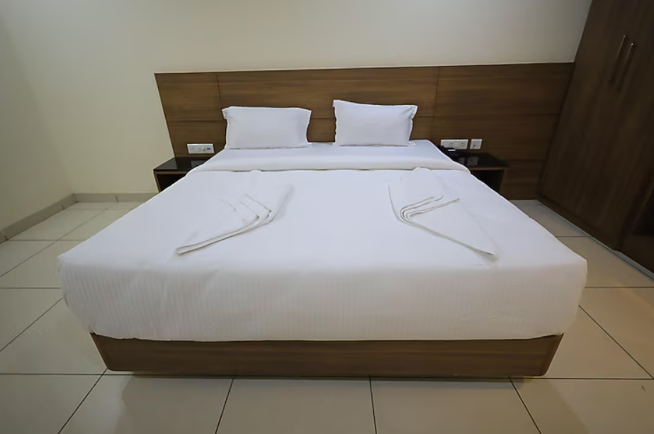 J S Grand Standard Room AC 3