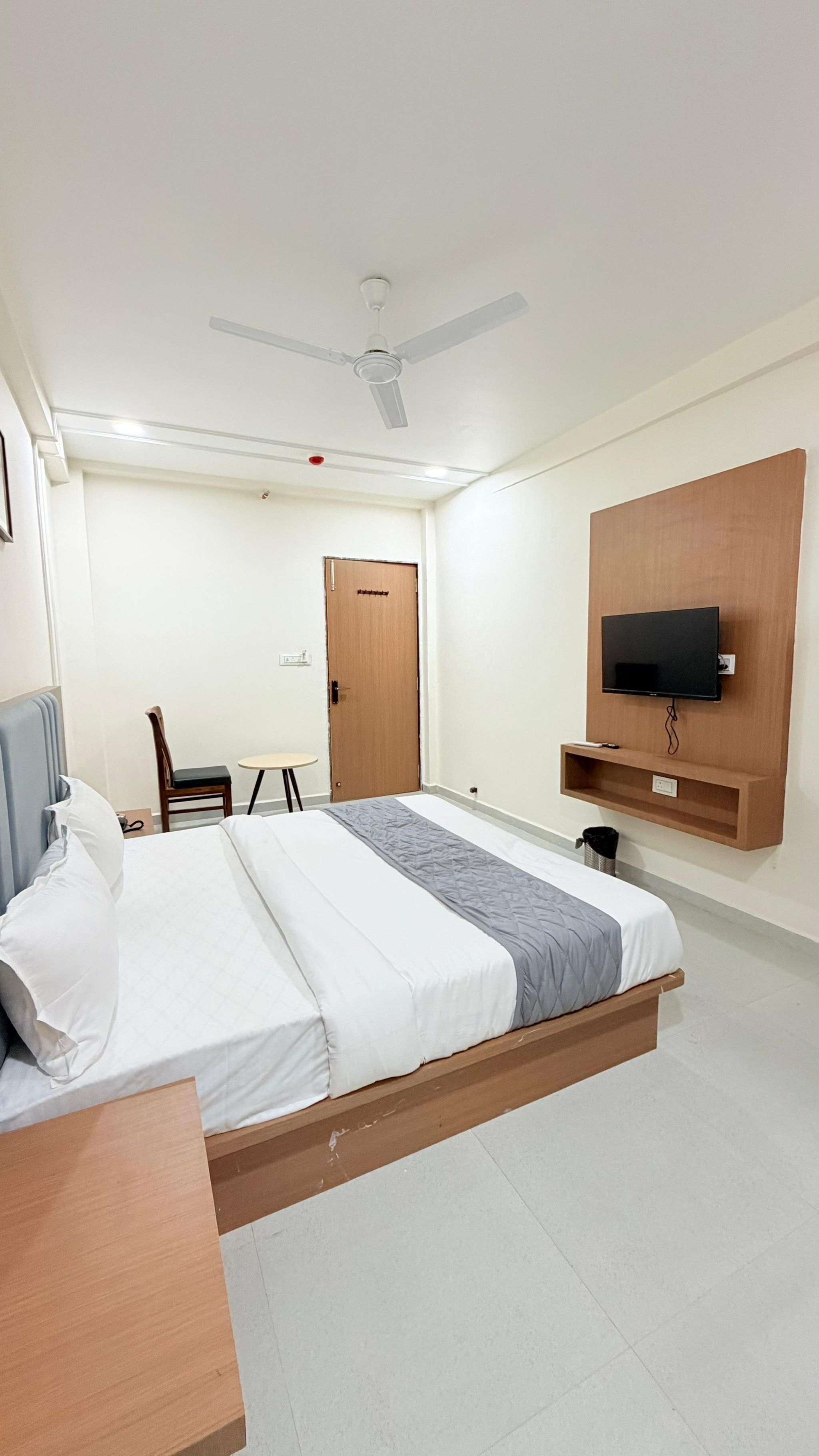 Hotel TGR ( A unit Of SR Hospitality Pvt Ltd) Deluxe Room