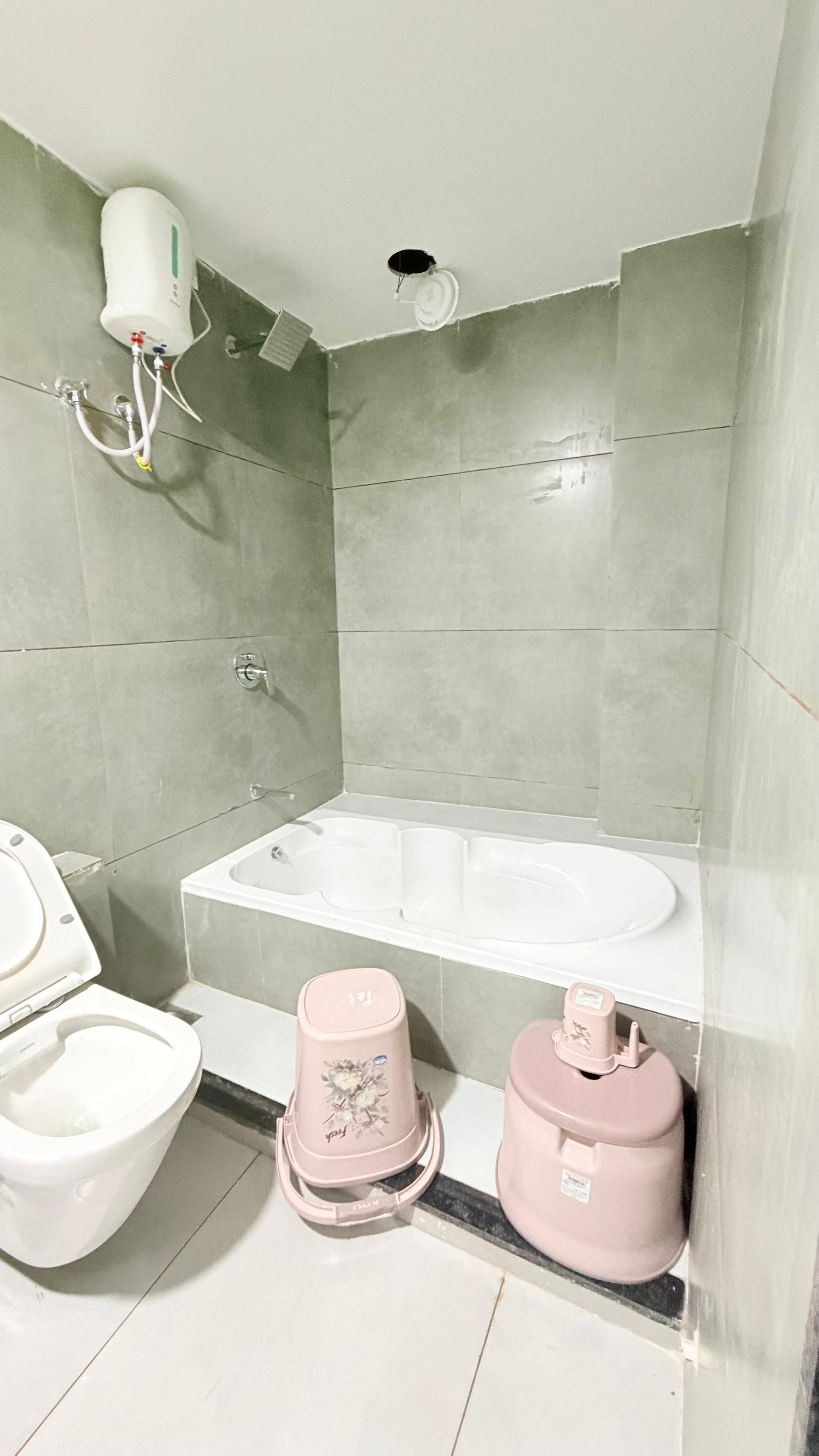 Hotel TGR ( A unit Of SR Hospitality Pvt Ltd) Deluxe Room 10