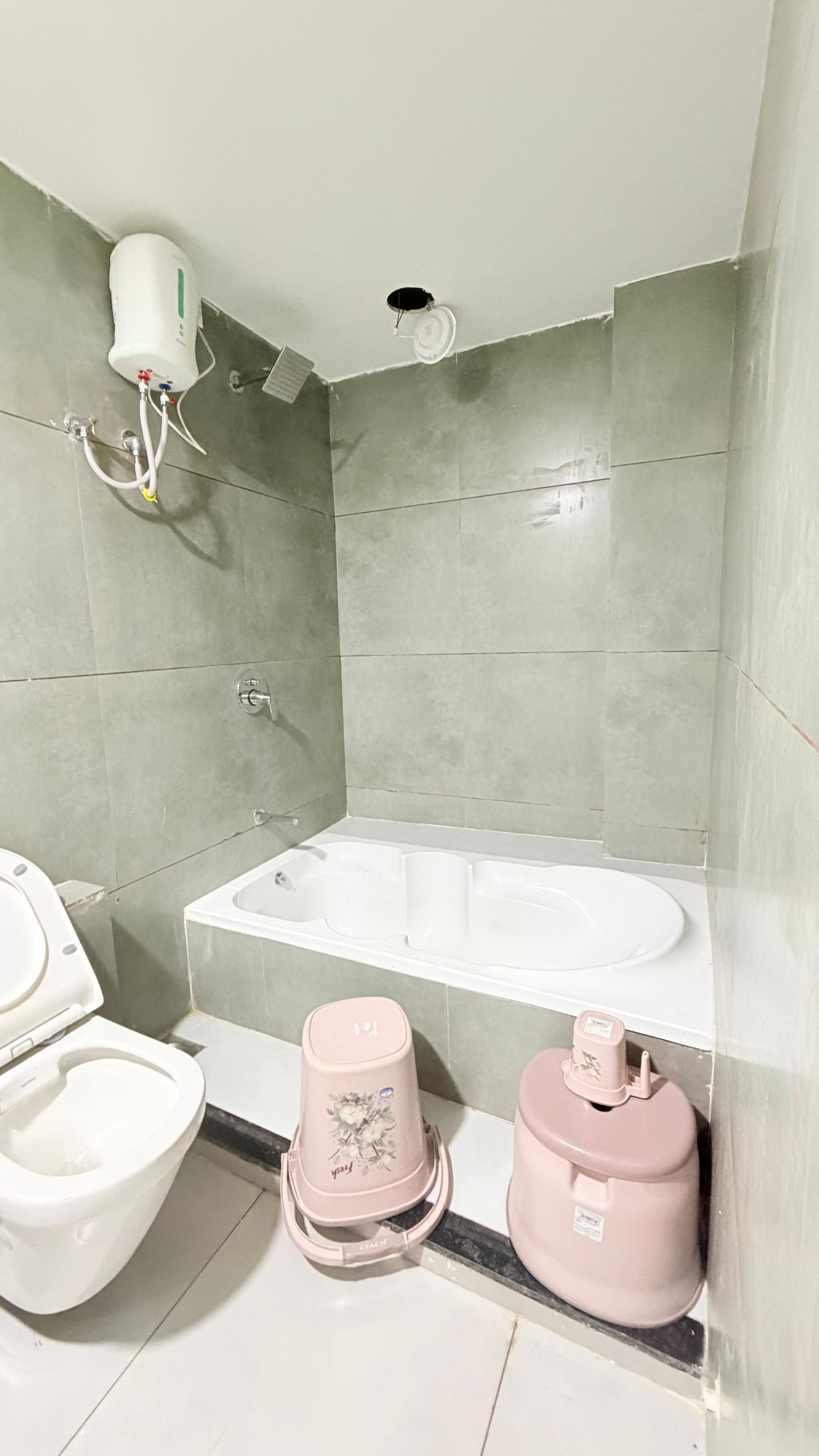 Hotel TGR ( A unit Of SR Hospitality Pvt Ltd) Deluxe Room 9