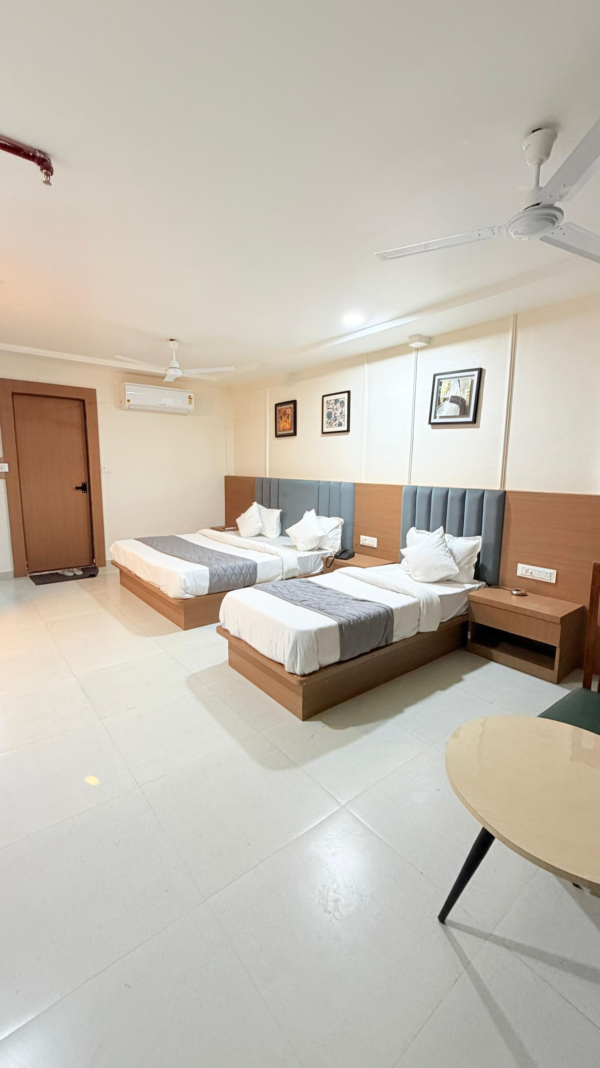 Hotel TGR ( A unit Of SR Hospitality Pvt Ltd) Family Room 4