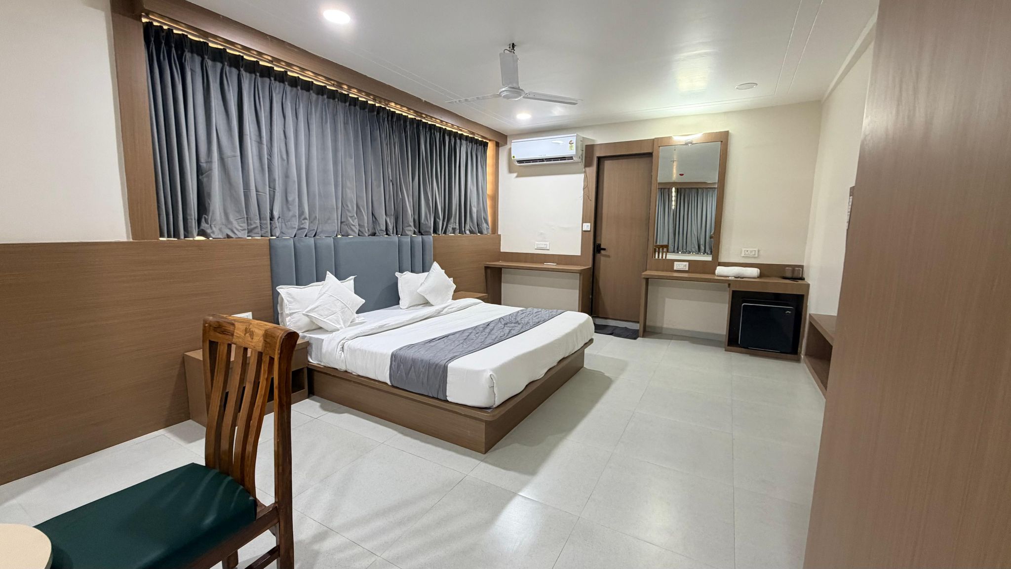 Hotel TGR ( A unit Of SR Hospitality Pvt Ltd) Suite Room 