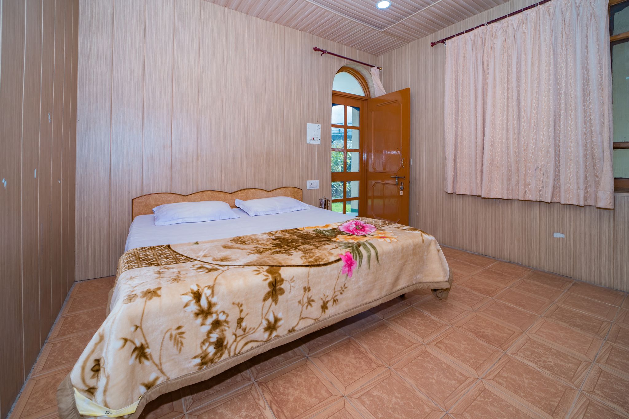 Forest Rest House Barot Deluxe Room 3