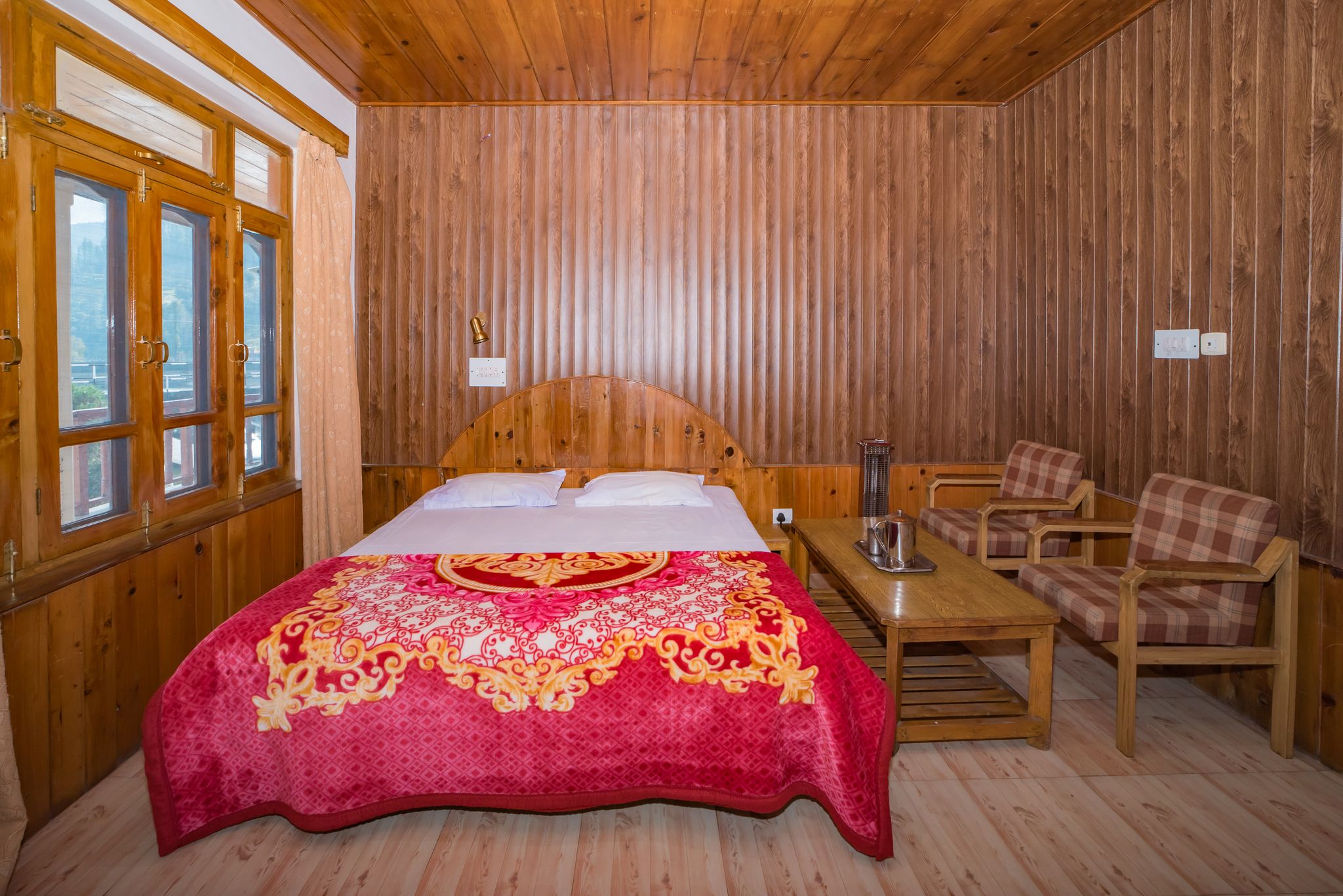Forest Rest House Barot Deluxe Room 4
