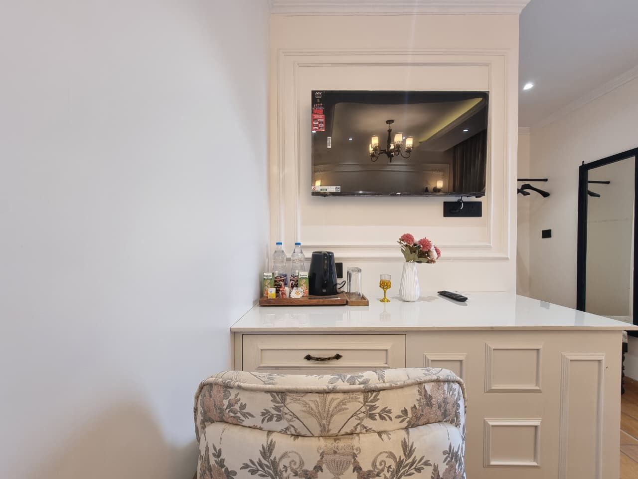 Kavin Akasa-The Mall Executive Room With Mountain View 10