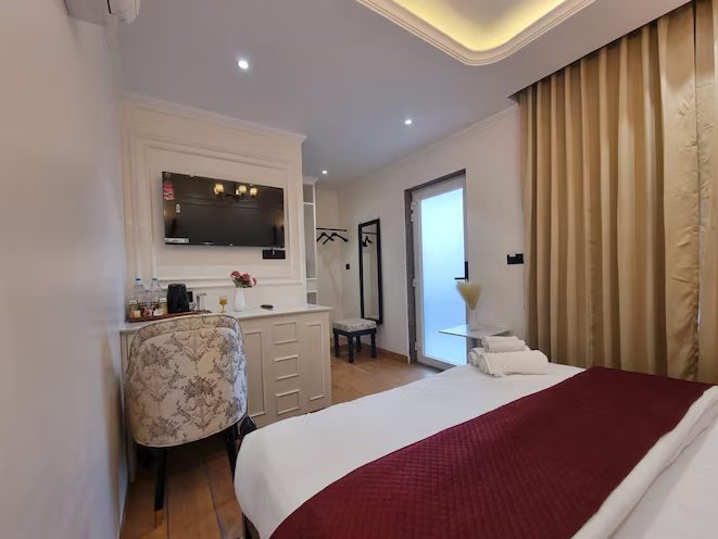 Kavin Akasa-The Mall  Club Room with Mountain View 4