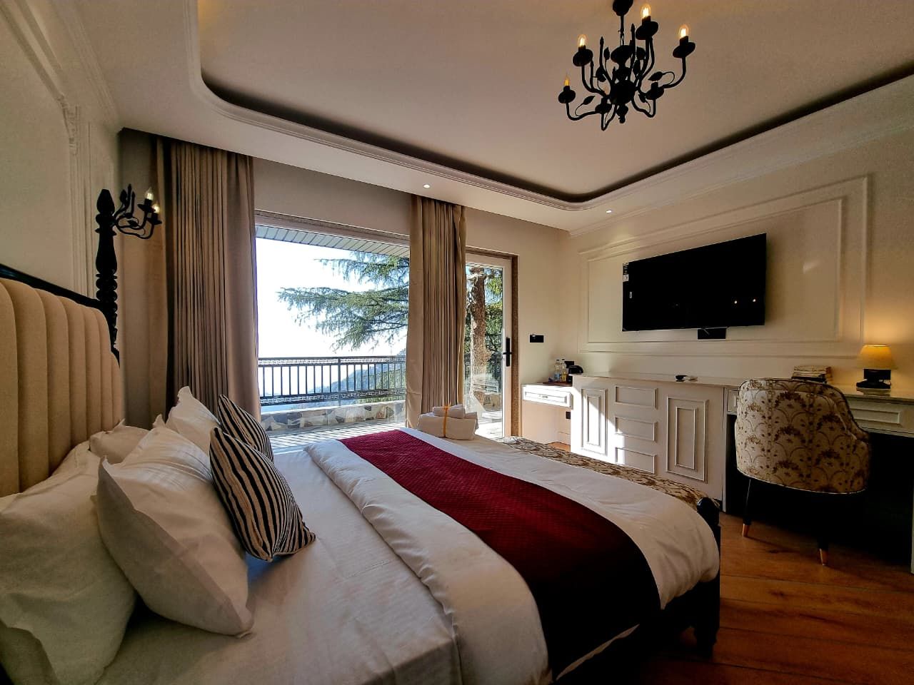 Kavin Akasa-The Mall Executive Room With Mountain View 4