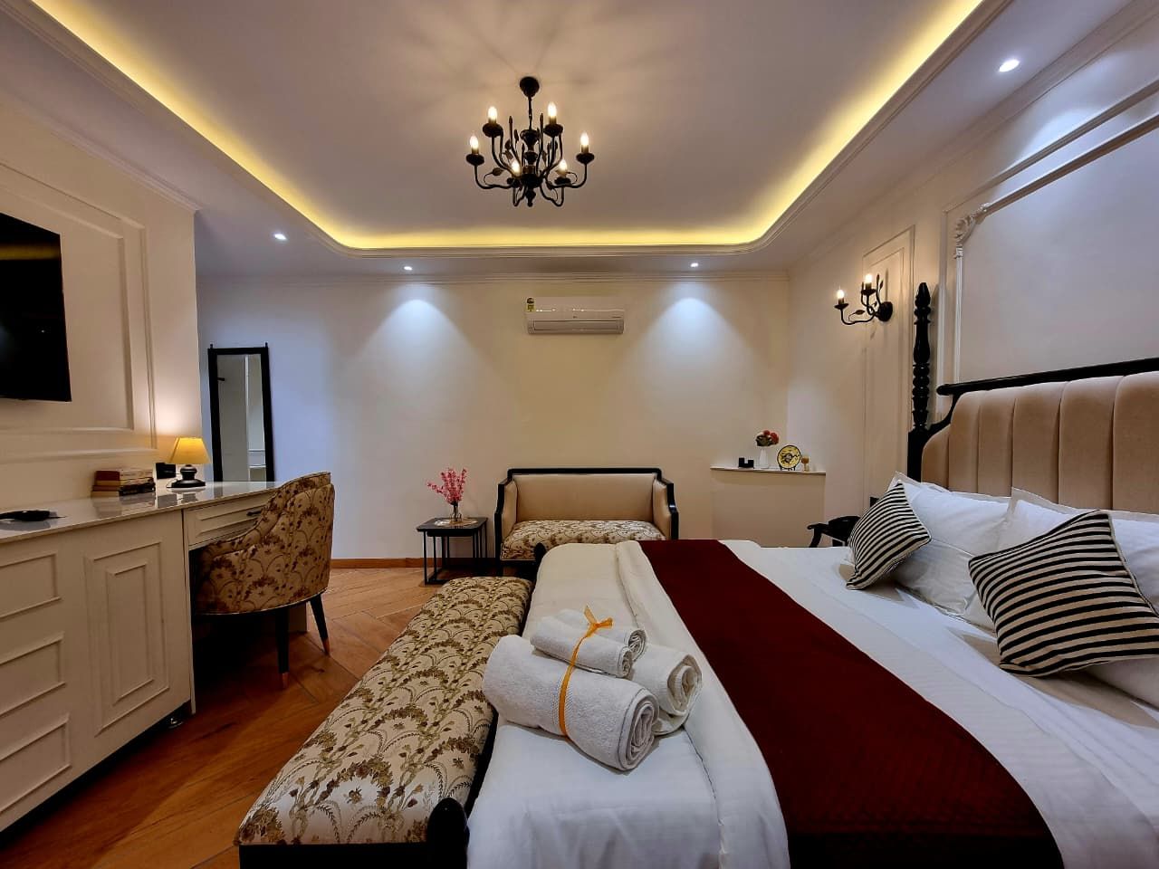 Kavin Akasa-The Mall Executive Room With Mountain View 9