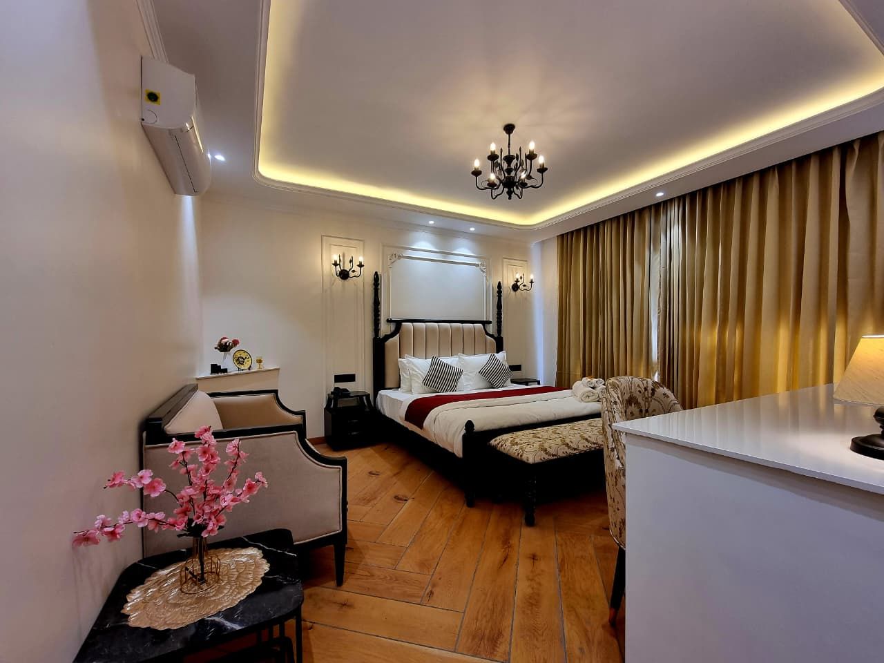 Kavin Akasa-The Mall Executive Room With Mountain View 2
