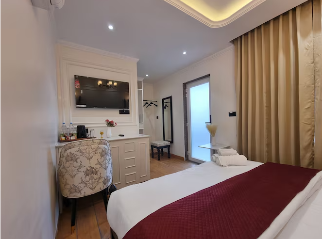 Kavin Akasa-The Mall  Executive Room With Mountain View 4