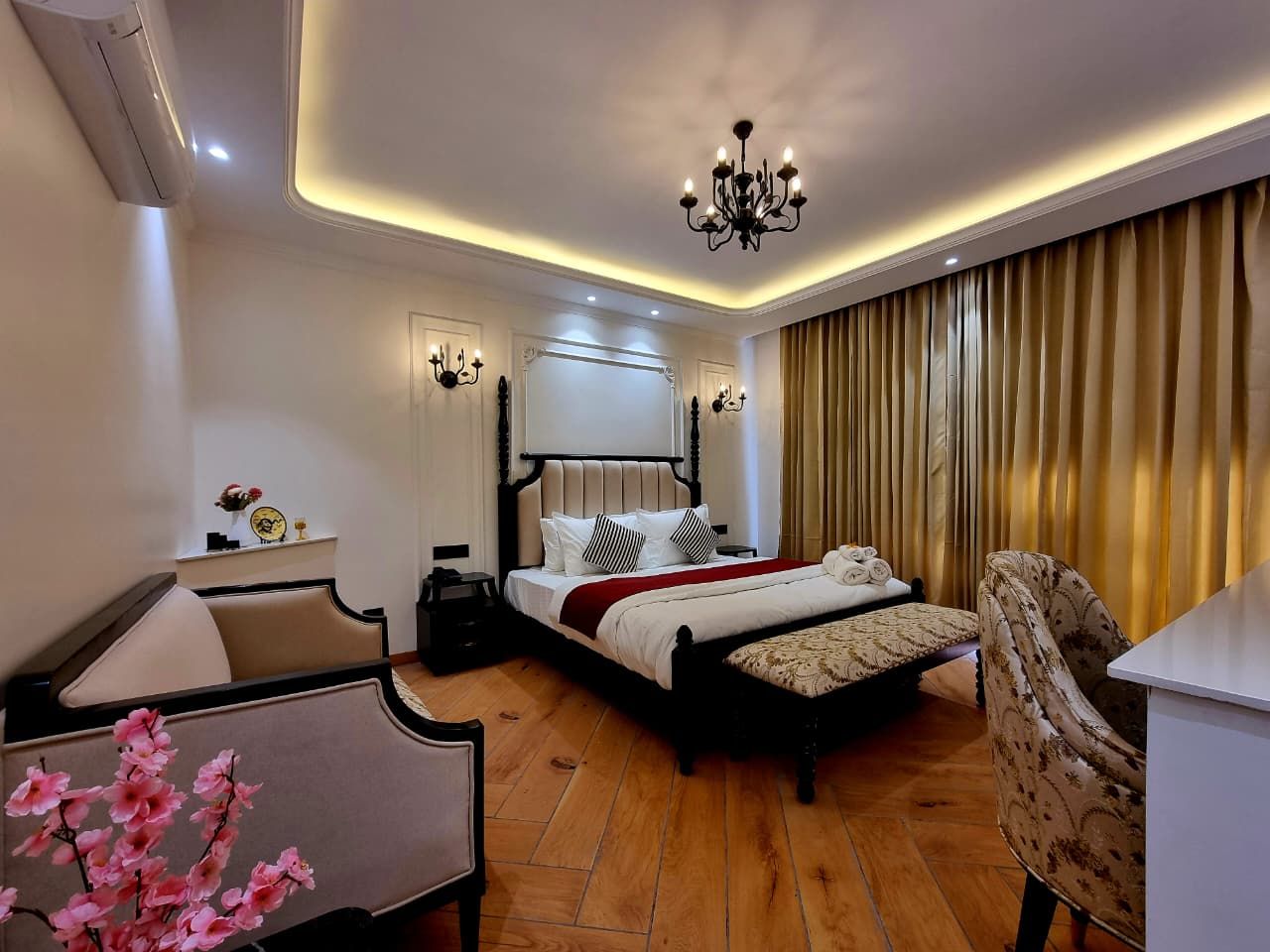 Kavin Akasa-The Mall Executive Room With Mountain View 15