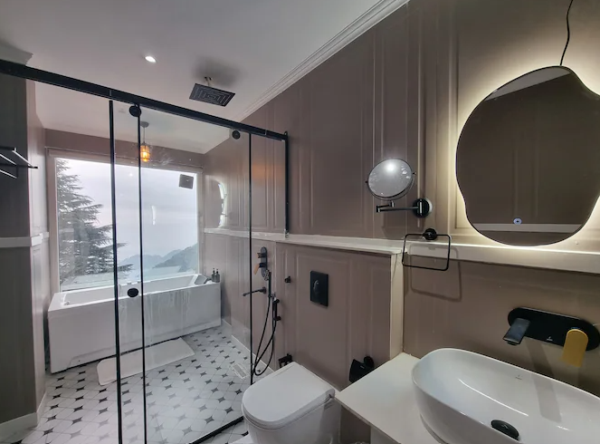 Kavin Akasa-The Mall  Premium Room with Jacuzzi & Mountain view 8