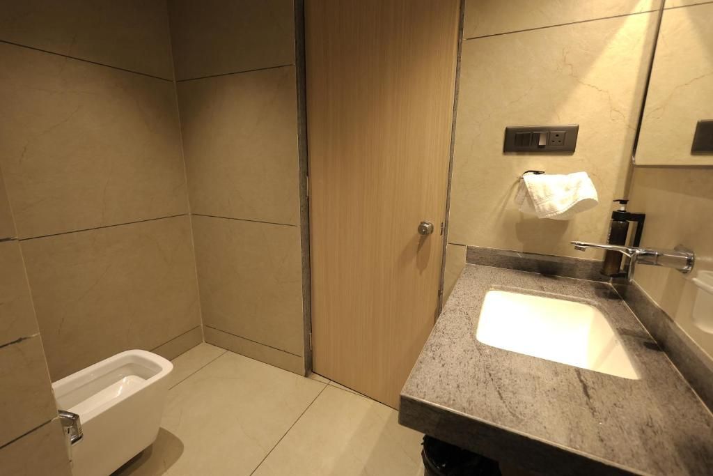 Sarju Palace Deluxe Double Room with Side Sea View 4