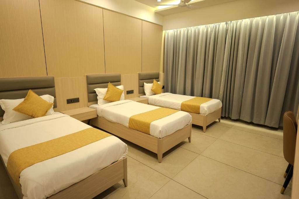 Sarju Palace Deluxe Triple Room 3