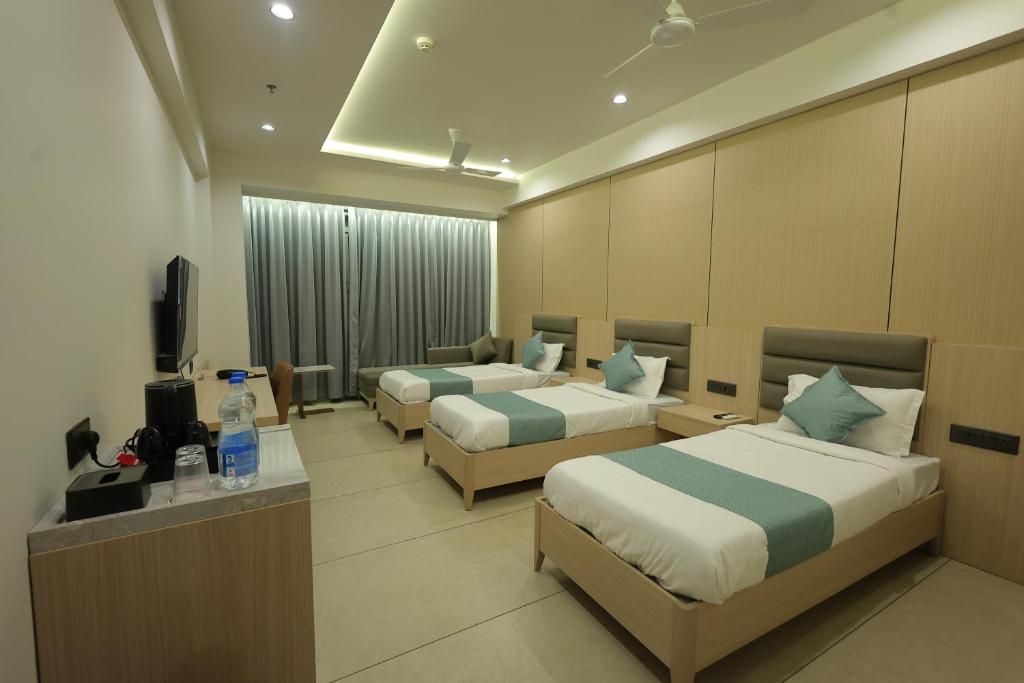 Sarju Palace Deluxe Triple Room 5