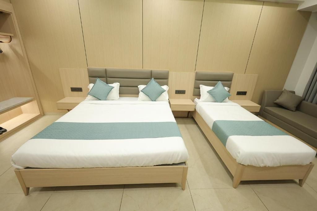 Sarju Palace Deluxe Double Room with Side Sea View 2