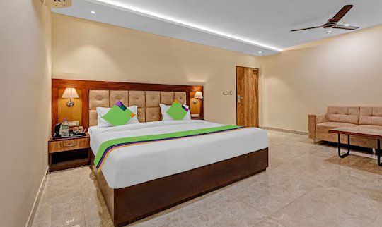 Hotel Heaven Grand Deluxe Room 4