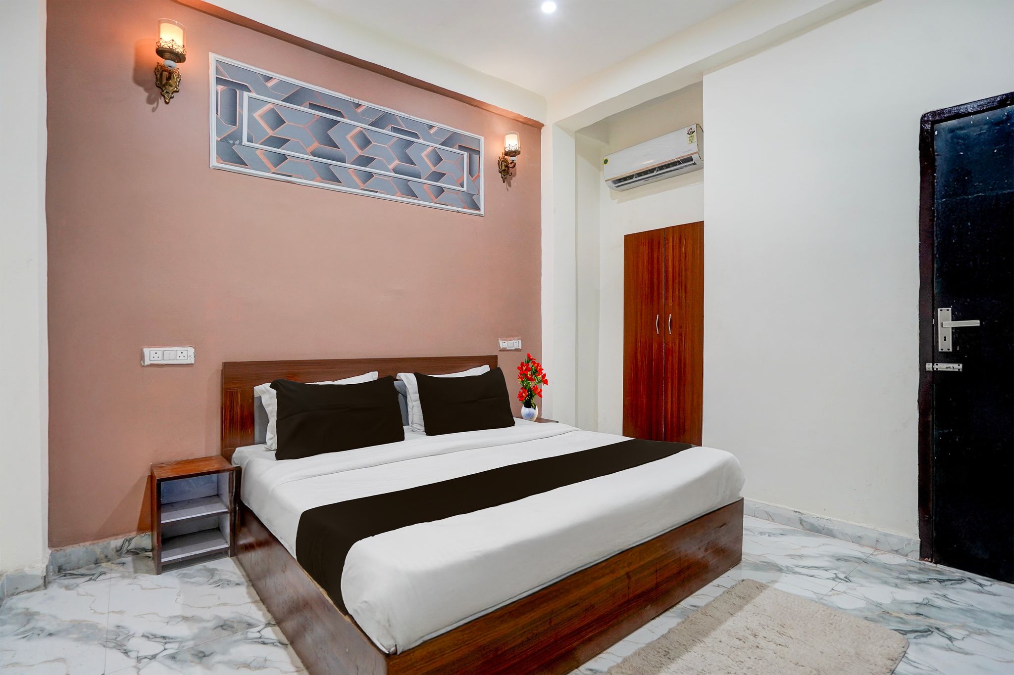 Hotel O Gaur City Centre Noida Formerly Dreamland Residency CLASSIC 12