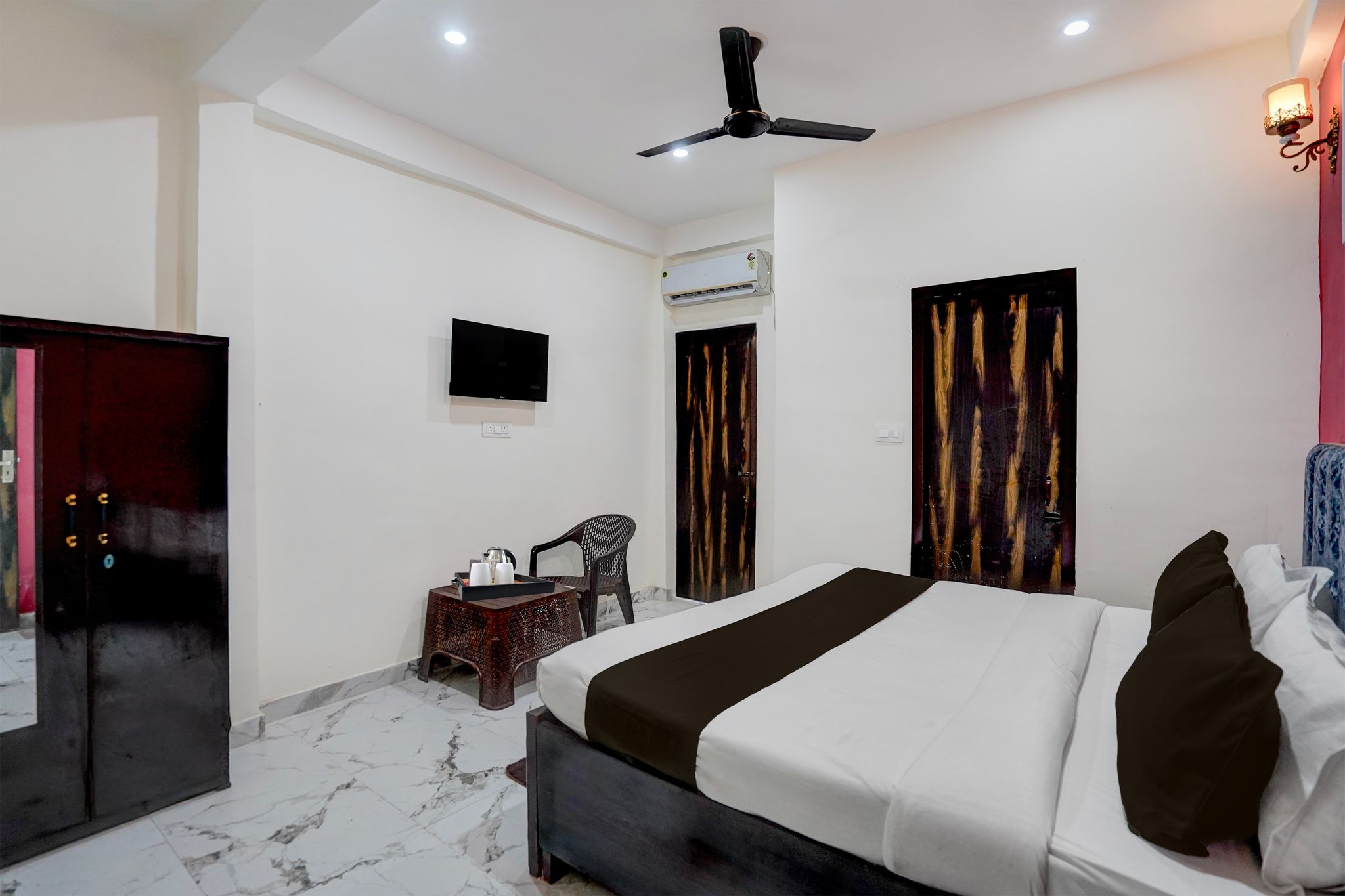 Hotel O Gaur City Centre Noida Formerly Dreamland Residency CLASSIC 3