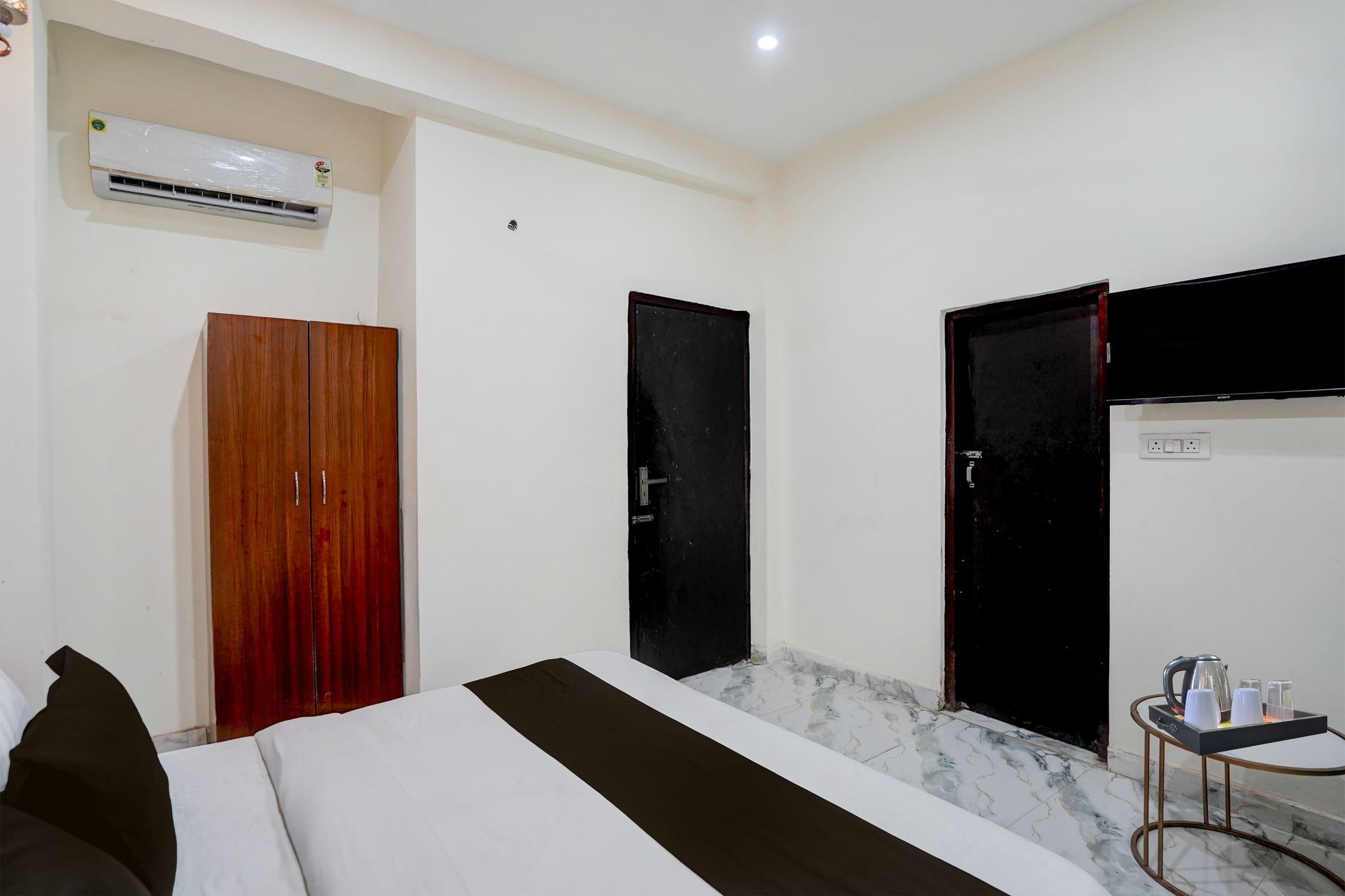 Hotel O Gaur City Centre Noida Formerly Dreamland Residency CLASSIC 6