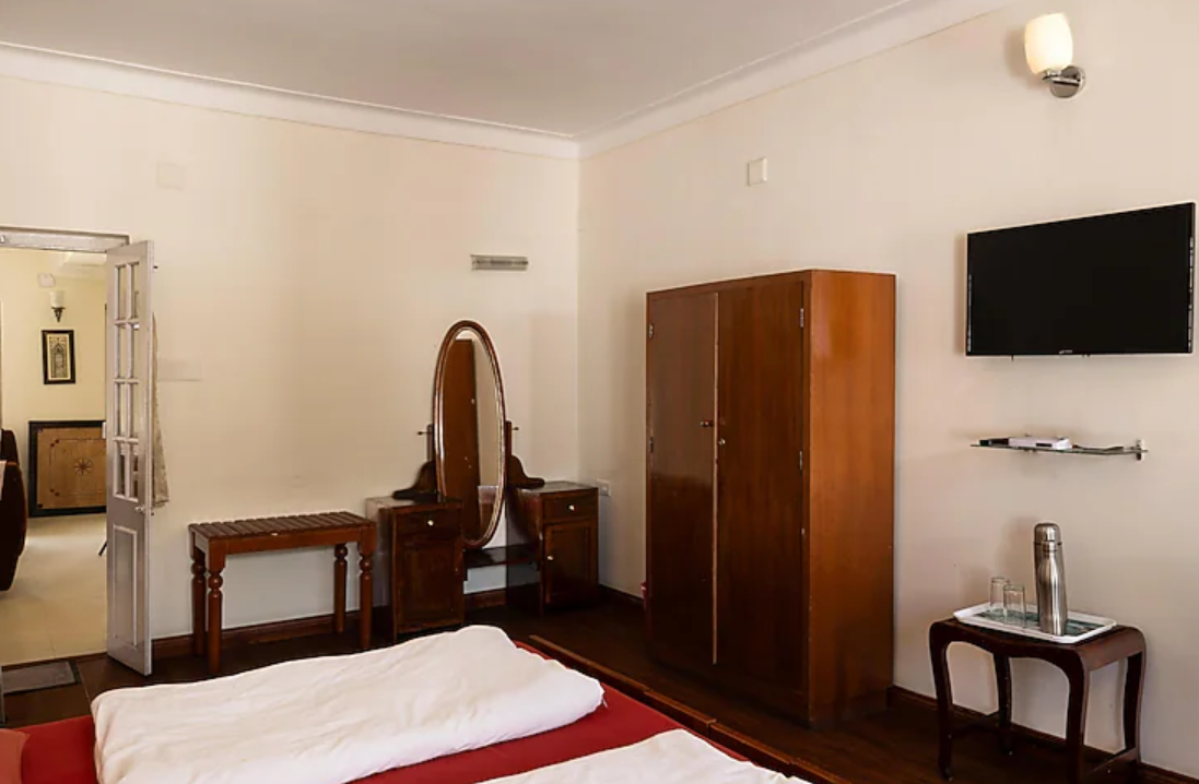 Colonels Inn Deluxe Room 2