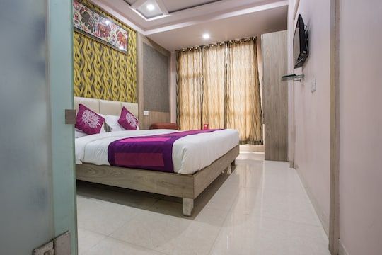 Hotel Amantaran Avenue Double Bed AC Room 17