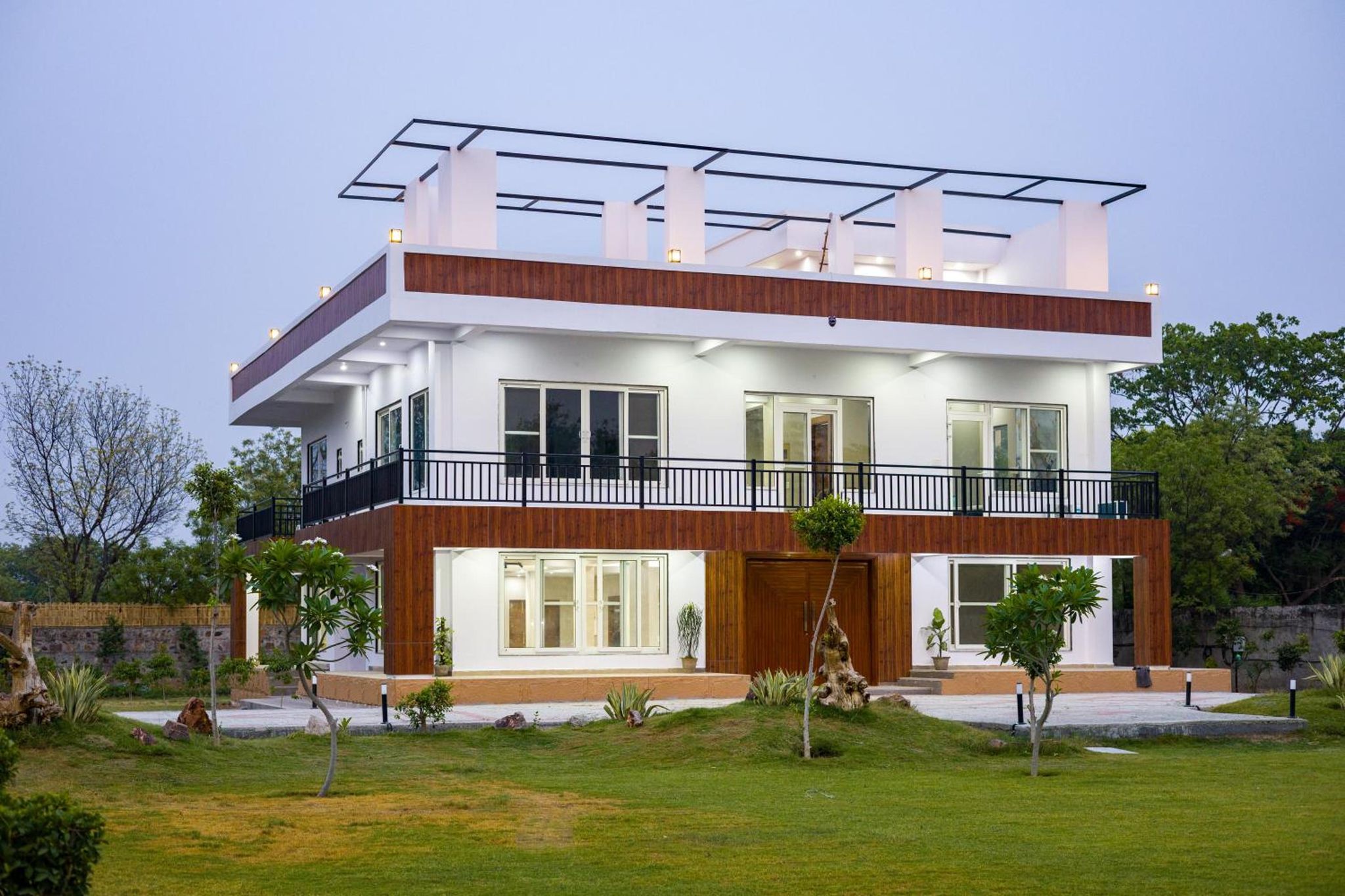 ELIVAAS Amber Villa 3 BHK Retreat With Private Pool - Image 1