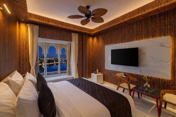 SHAKUNTALAM SAGAR- The Lake Facing Boutique Hotel Premium Lake View Room with Bathtub 2