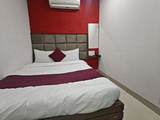 Hotel Silver Shine