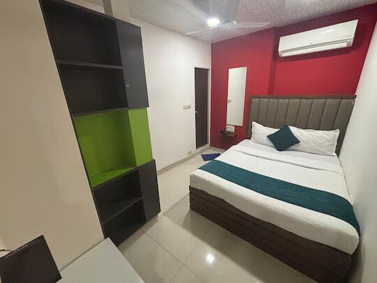 Hotel Silver Shine