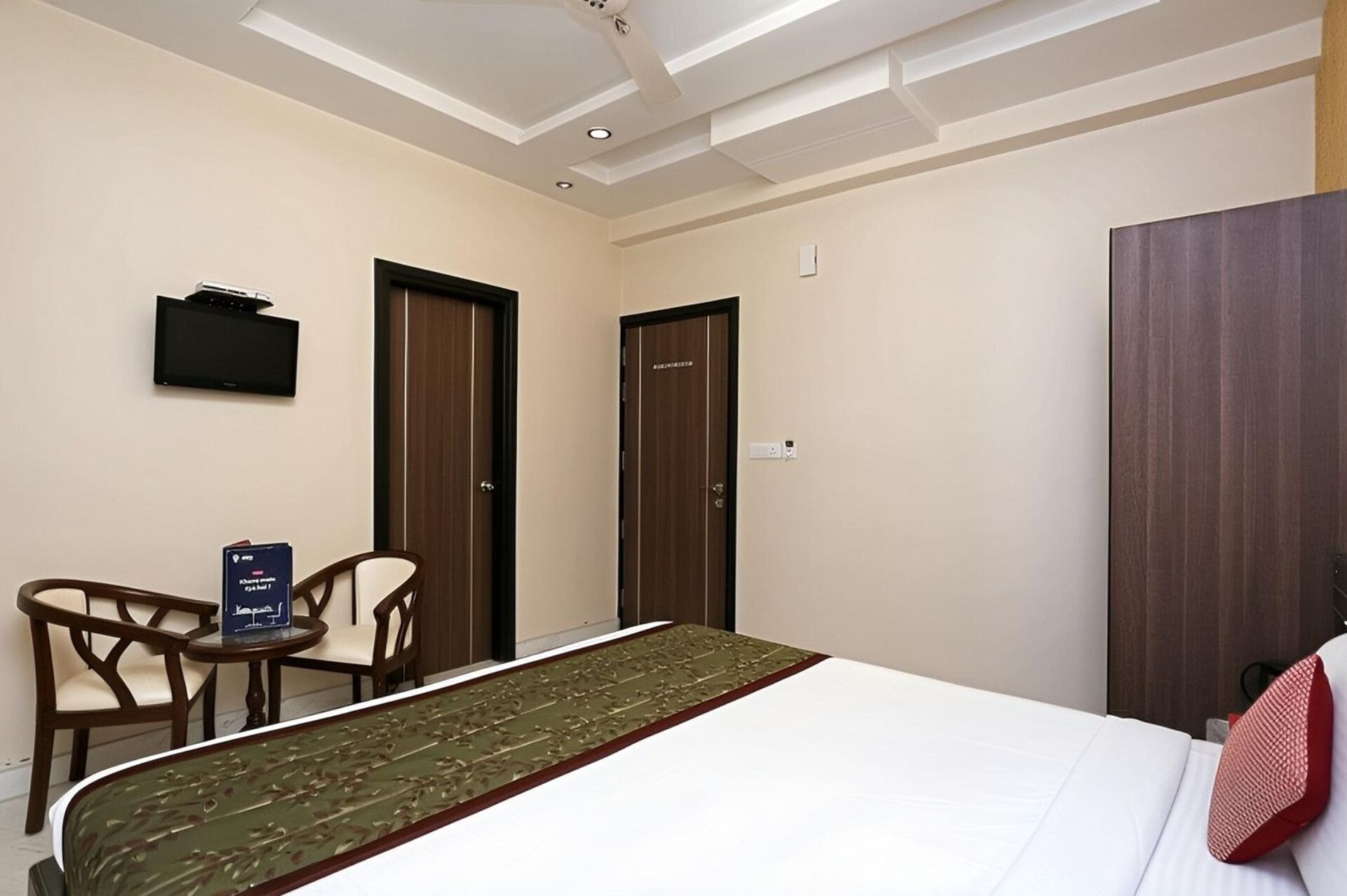 Hotel The Tezo Residency Deluxe Room 4