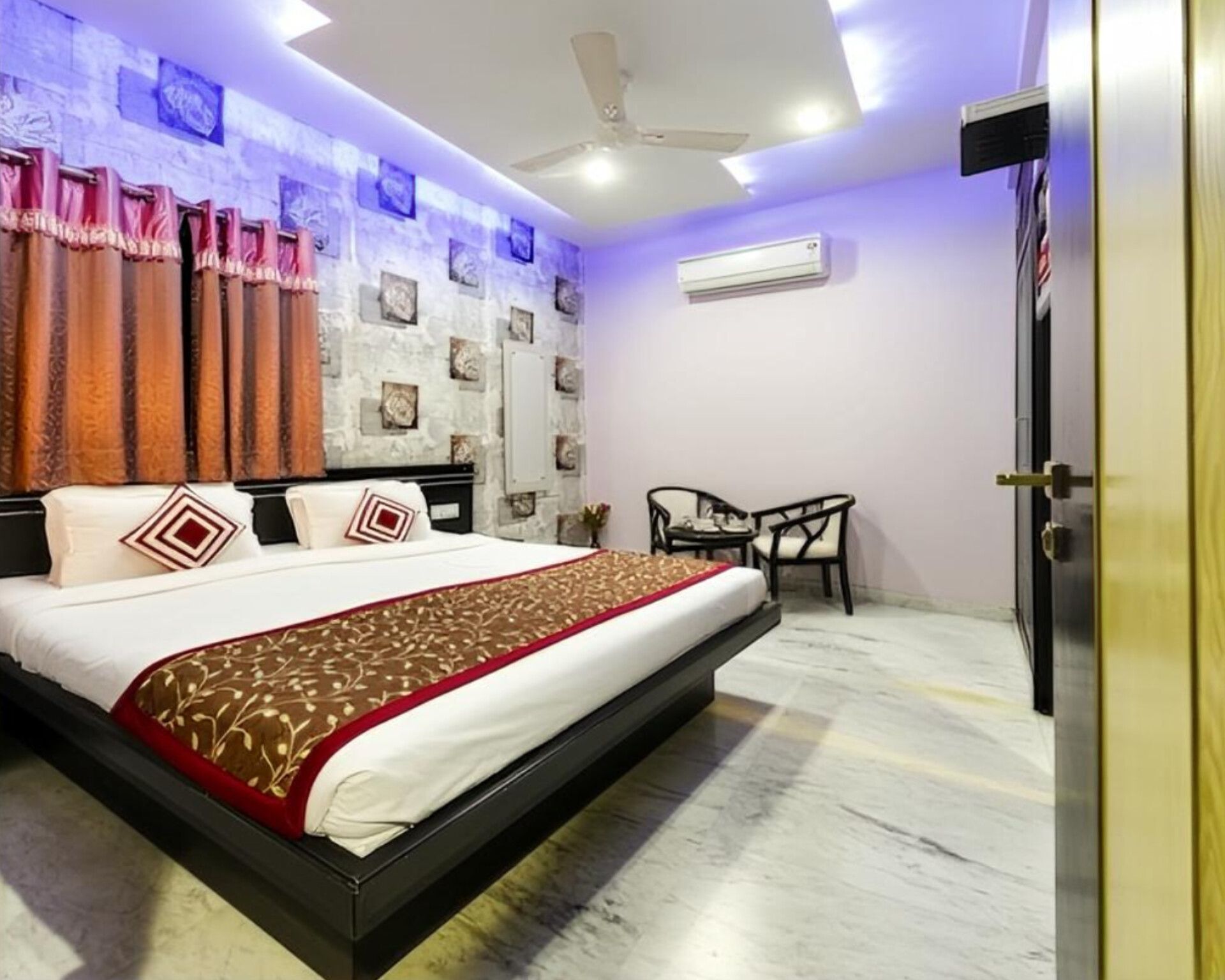 Hotel The Tezo Residency Deluxe Room 8