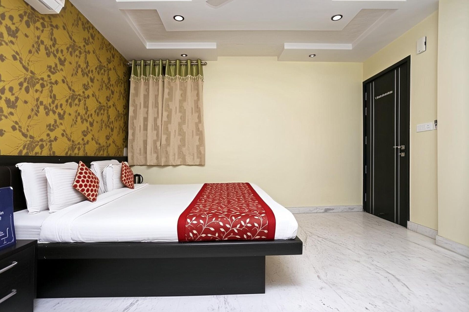 Hotel The Tezo Residency Deluxe Room 3