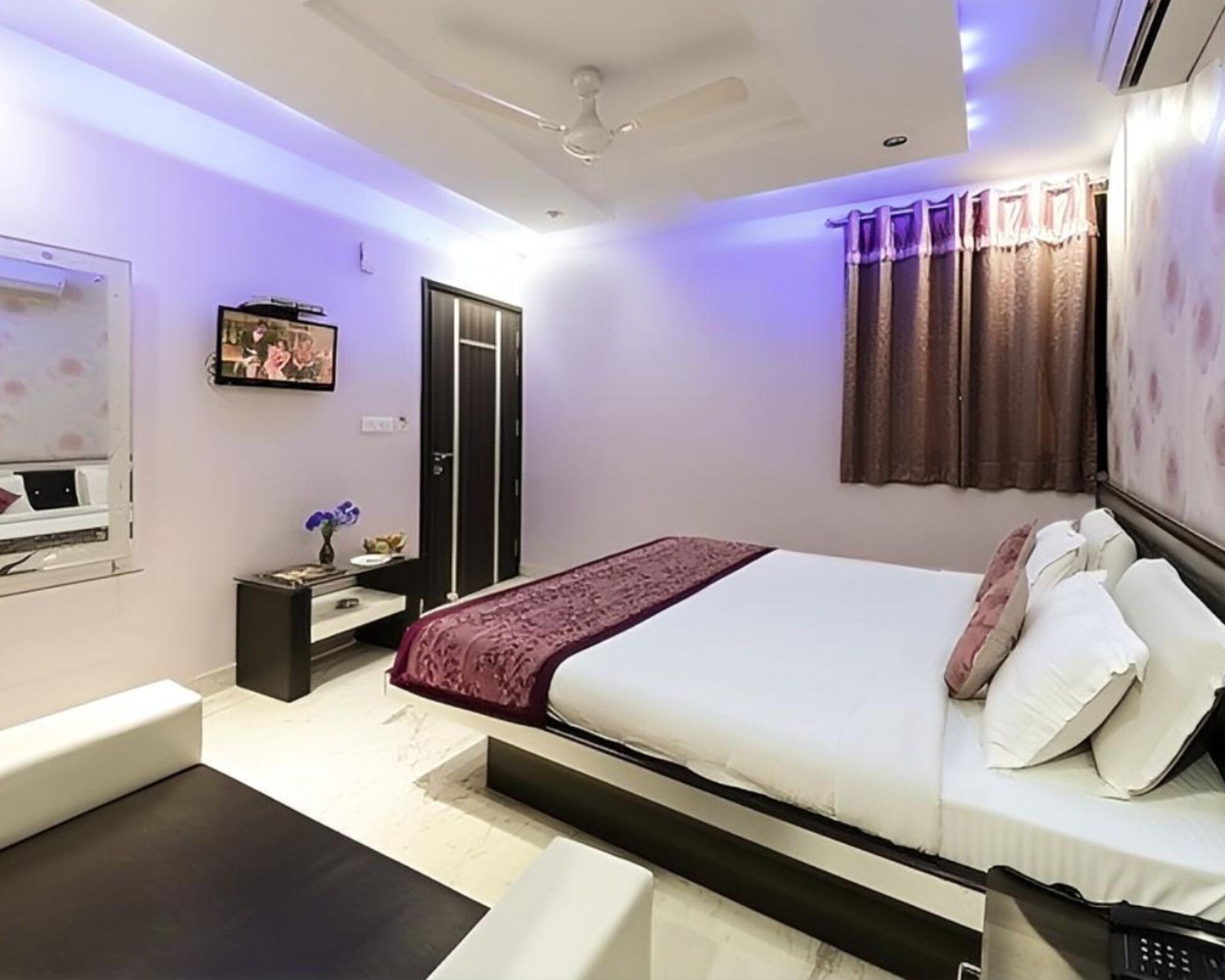 Hotel The Tezo Residency Deluxe Room 11