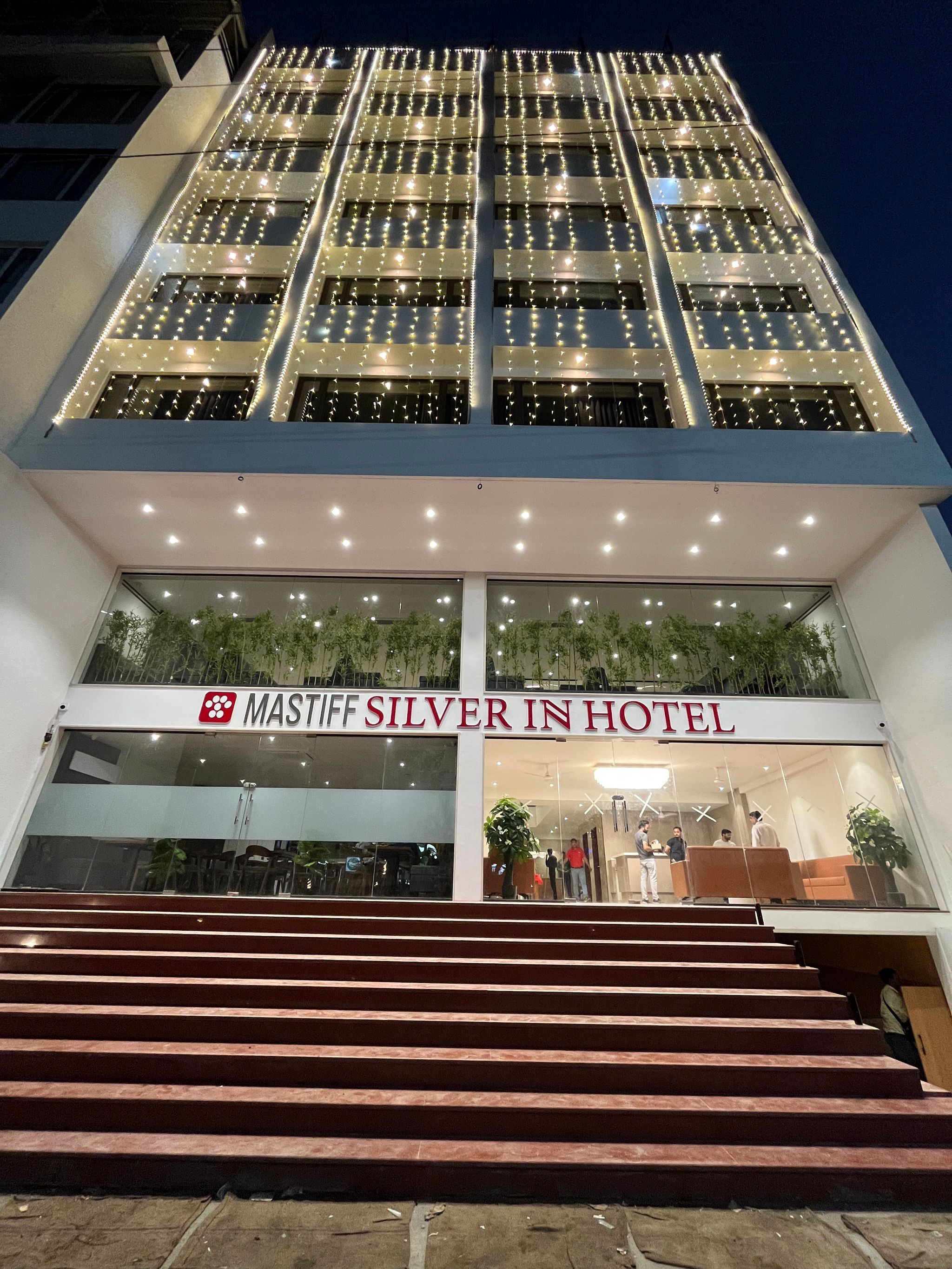 Mastiff Silver In, Jalgaon