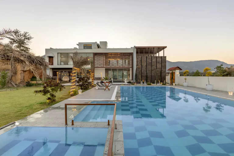 ELIVAAS Prive 5 BHK Kvanya Mansion Wwith Pvt Pool & Home Theater