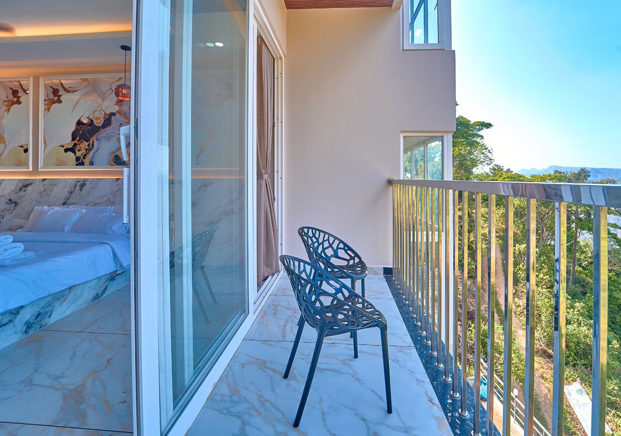 Hill Breeze Resorts by Voye Homes Deluxe Balcony Room