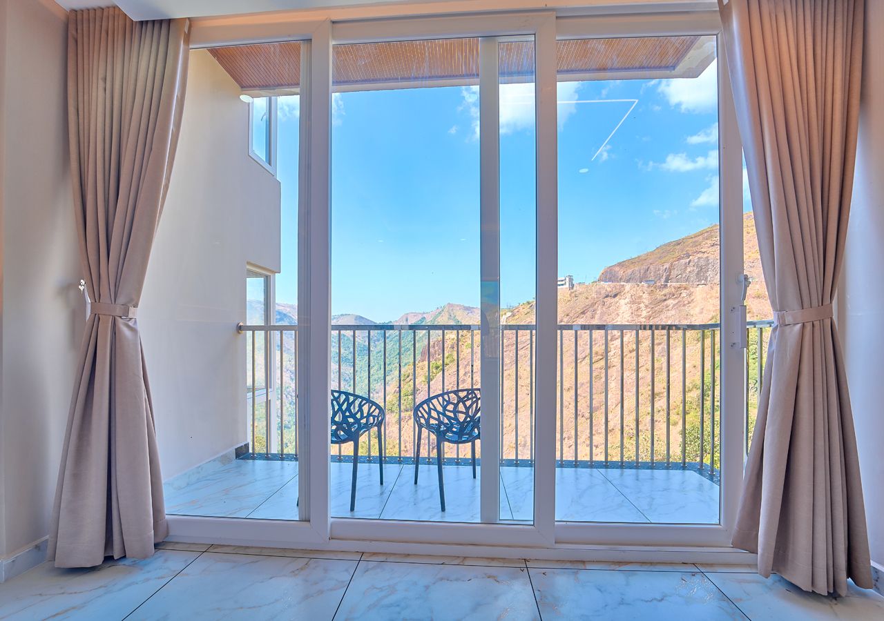 Hill Breeze Resorts by Voye Homes Deluxe Balcony Room 6