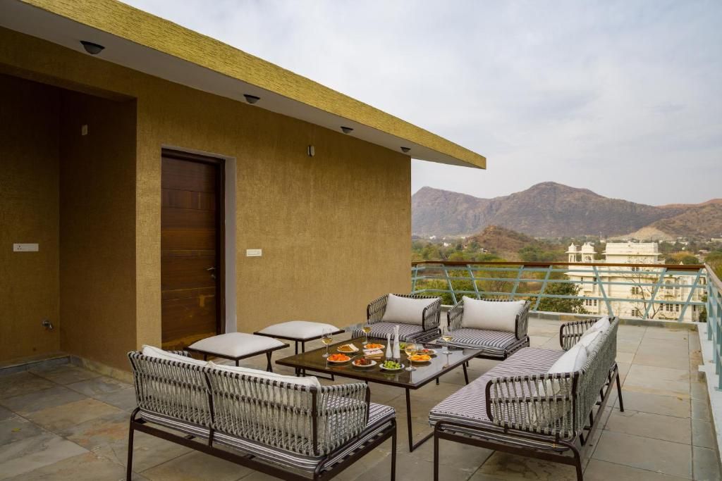 ELIVAAS Festiva Mansion 3 BHK Villa With Pvt Pool & Garden