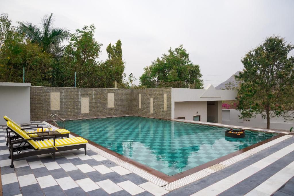 ELIVAAS Festiva Mansion 3 BHK Villa With Pvt Pool & Garden