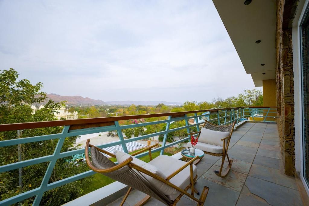 ELIVAAS Festiva Mansion 3 BHK Villa With Pvt Pool & Garden
