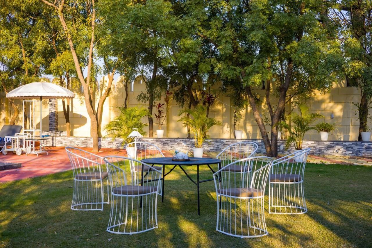 Alaya Stays 5 BHK Roohmon Farm With Private Pool & Garden