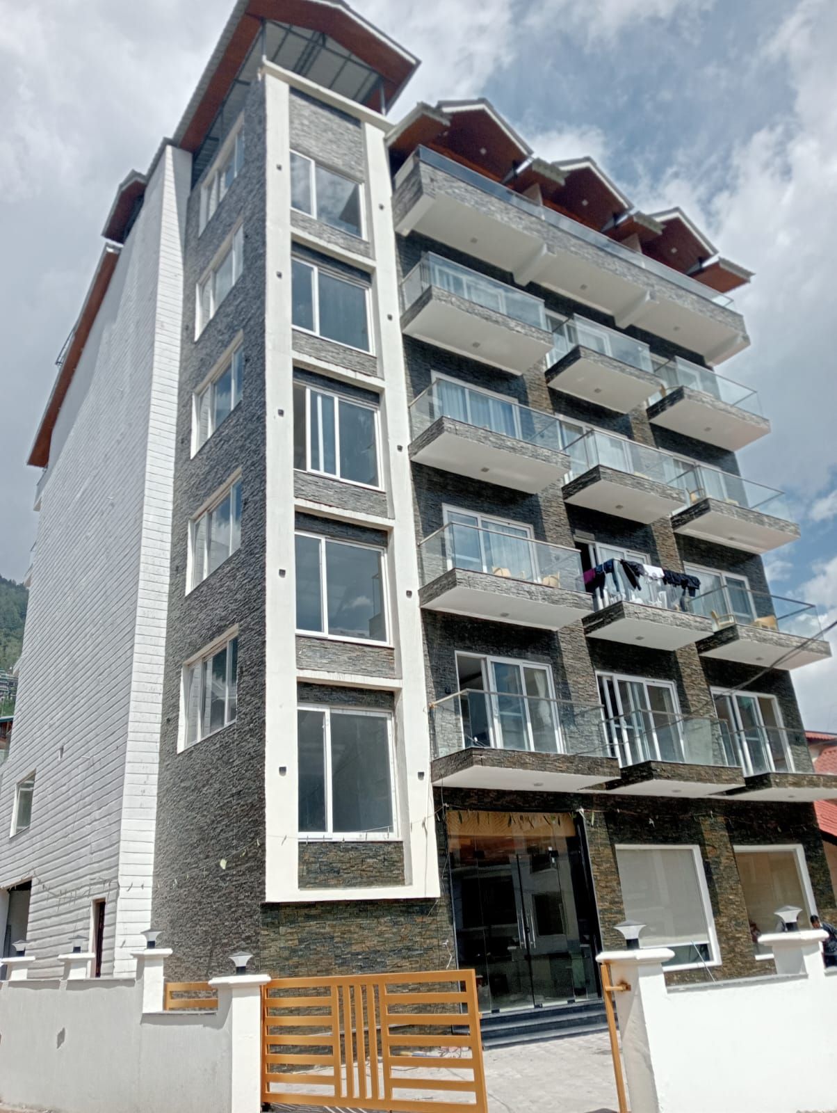 The Gold Leaf Manali